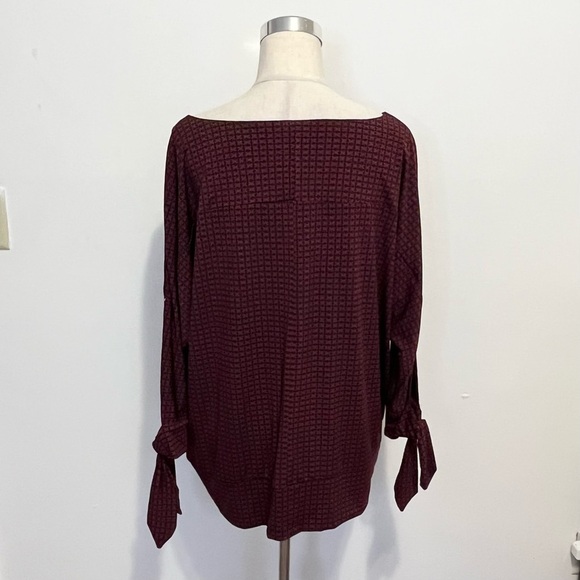 ➕ The Limited Burgundy Black Print Boatneck Blouse Womens Plus Size 2X - Picture 9 of 10